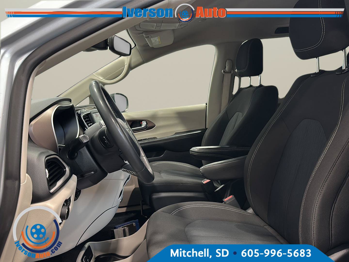 Used 2023 Chrysler Voyager LX FWD image 15