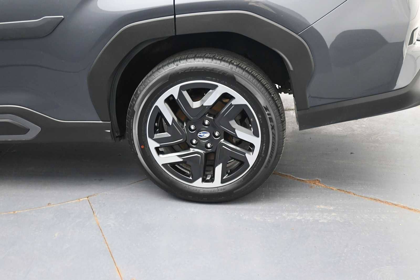 Used 2025 Subaru Forester Limited AWD/4WD image 5