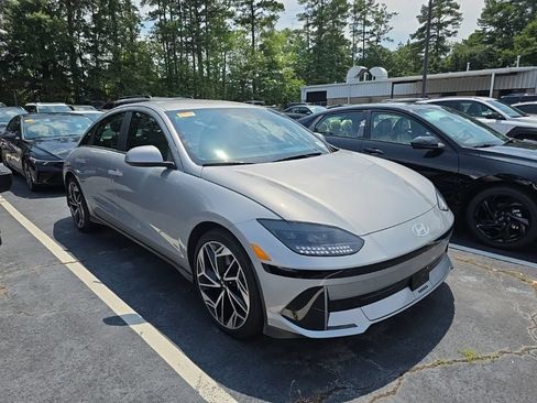 Used 2025 Hyundai Ioniq 6 SEL RWD image 2