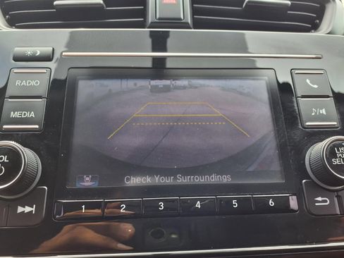 Used 2018 Honda CR-V LX image 10