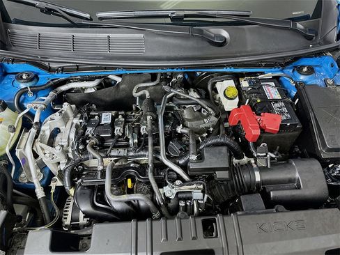 Used 2025 Nissan Kicks SR w/ Illumination Package image 9