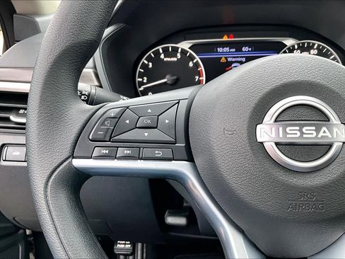 Used 2025 Nissan Altima 2.5 SV FWD image 24