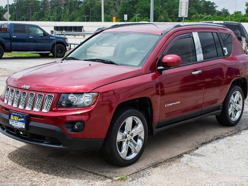 Used 2014 Jeep Compass Latitude FWD image 2