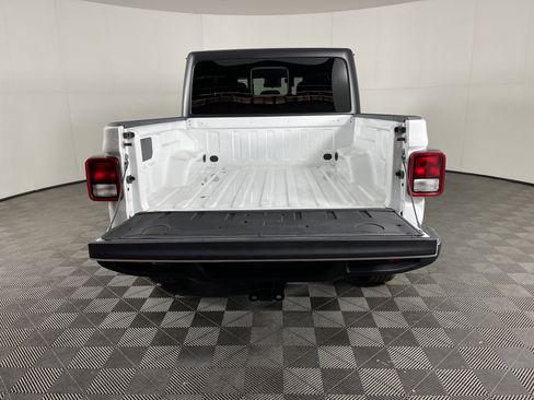 Used 2025 Jeep Gladiator Sport image 7