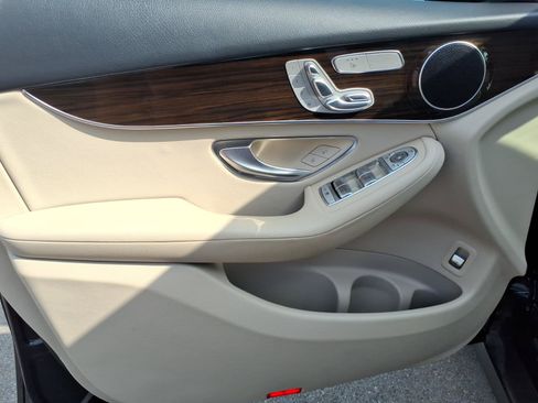 Used 2019 Mercedes-Benz GLC 300 image 12