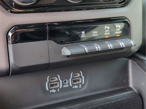 Used 2023 RAM 1500 Big Horn AWD/4WD image 24