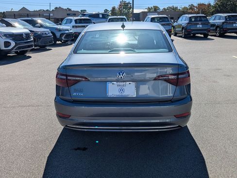 Used 2021 Volkswagen Jetta SE image 4
