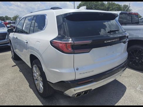 Used 2025 GMC Acadia Denali w/ Super Cruise Package FWD image 8