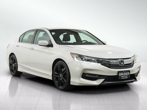 Used 2016 Honda Accord Sport image 7