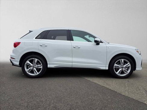 Certified 2023 Audi Q3 2.0T Premium w/ Convenience Package AWD/4WD image 2