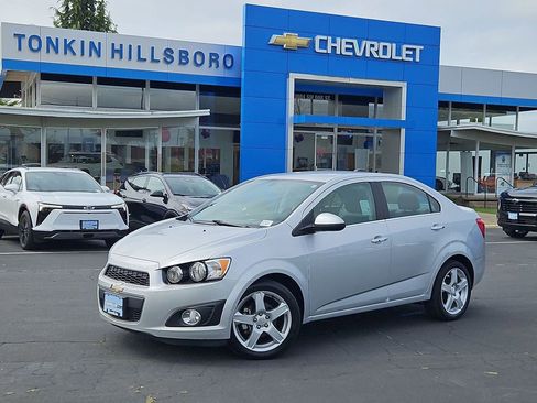 Used 2015 Chevrolet Sonic LTZ FWD image 2