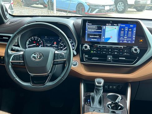 Used 2021 Toyota Highlander Platinum image 22