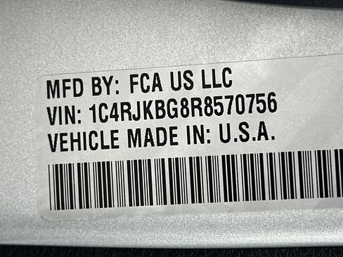 Used 2024 Jeep Grand Cherokee L Limited w/ Black Appearance Package image 35