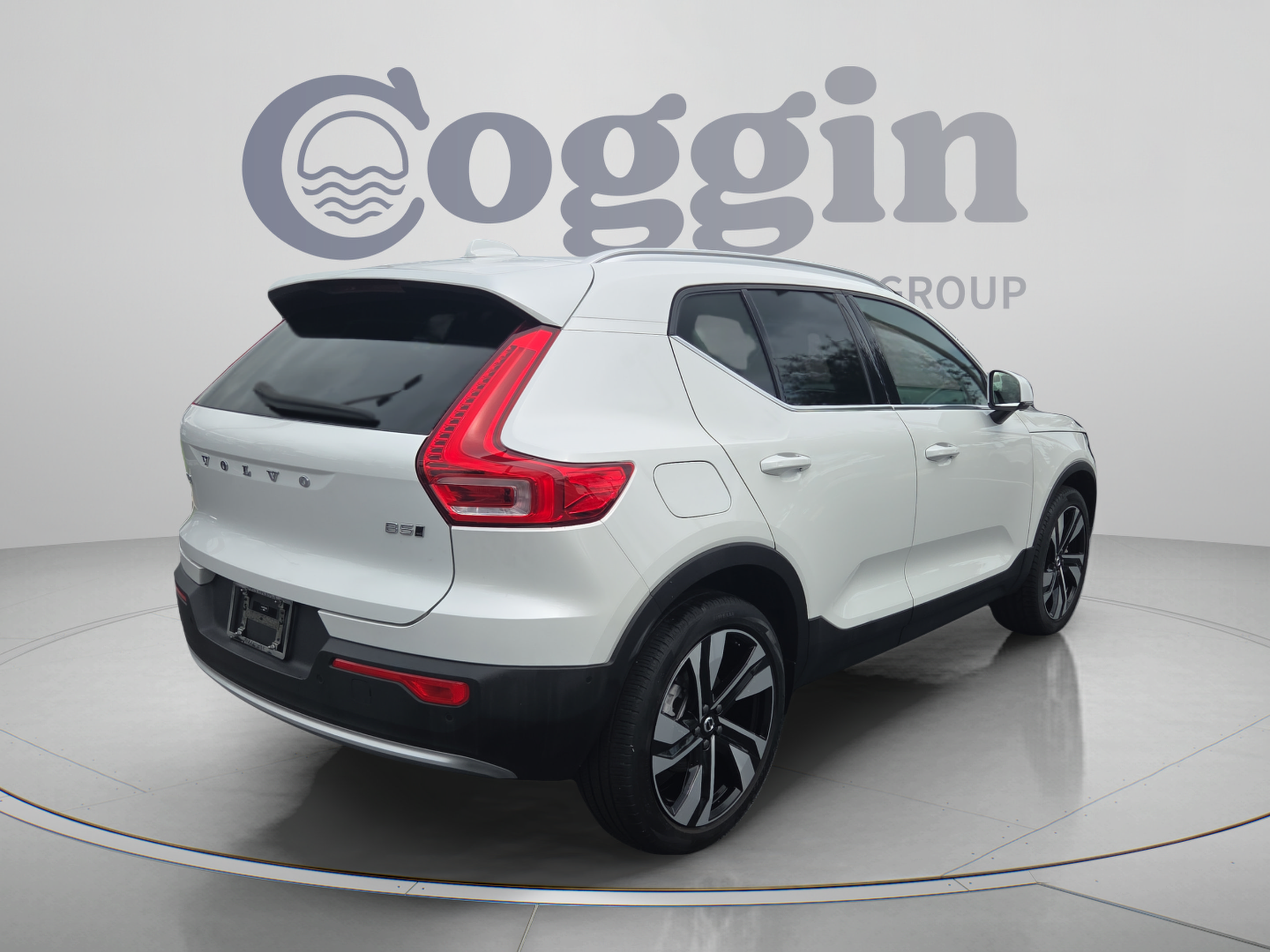 Used 2024 Volvo XC40 B5 Ultimate AWD/4WD image 5