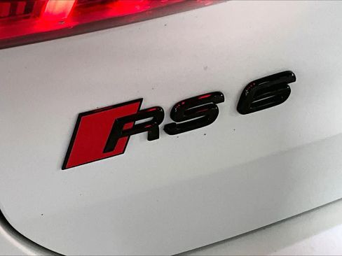 Used 2025 Audi RS 6 performance image 31