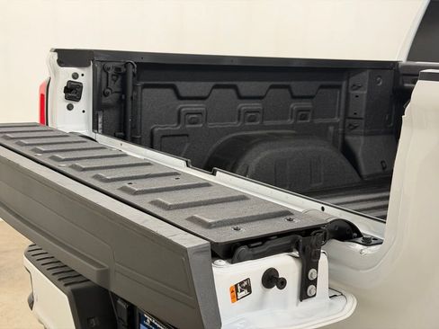 Certified 2023 GMC Sierra 1500 AT4 w/ AT4 Preferred Package image 23