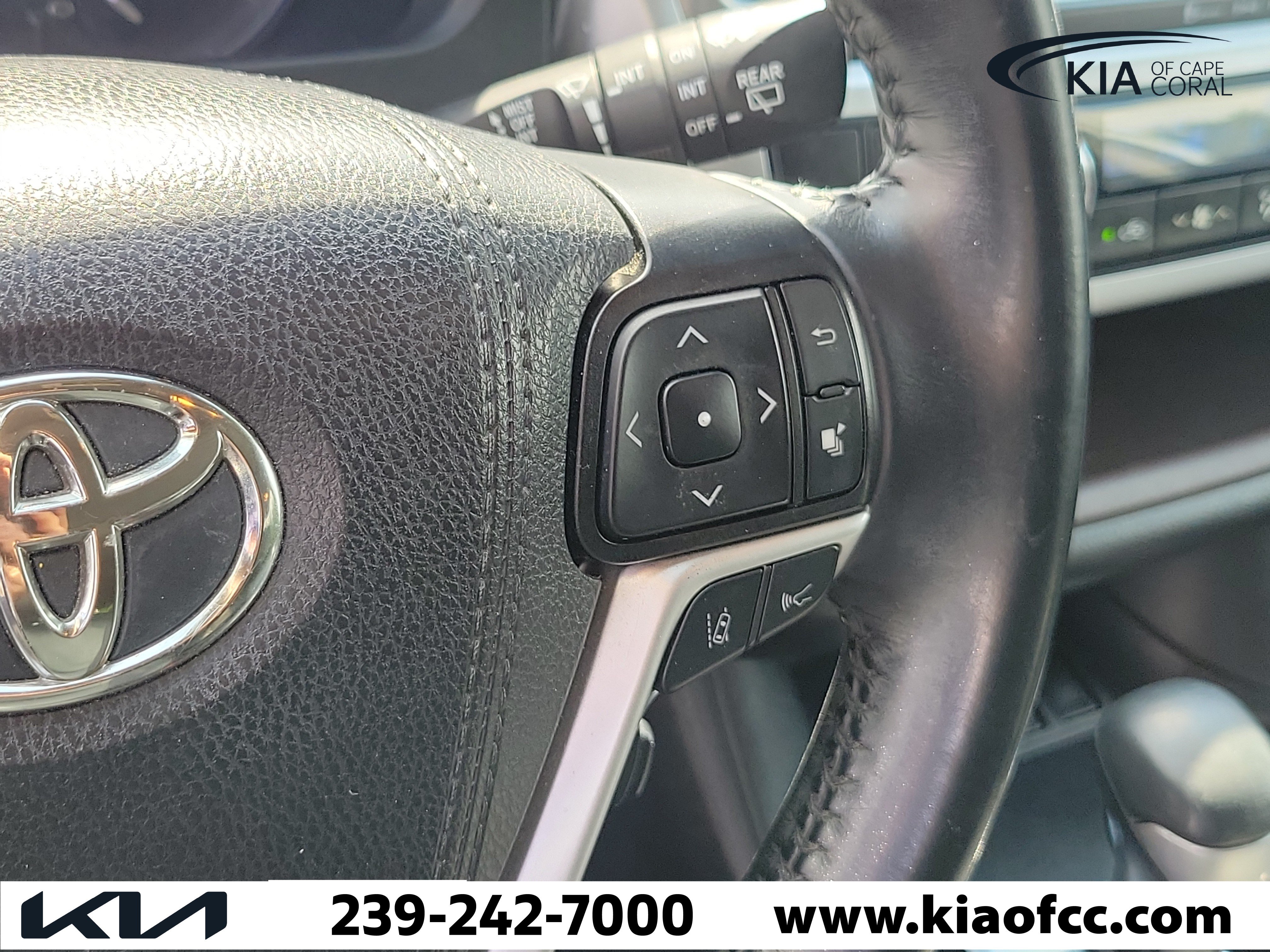 Used 2019 Toyota Highlander XLE FWD image 29