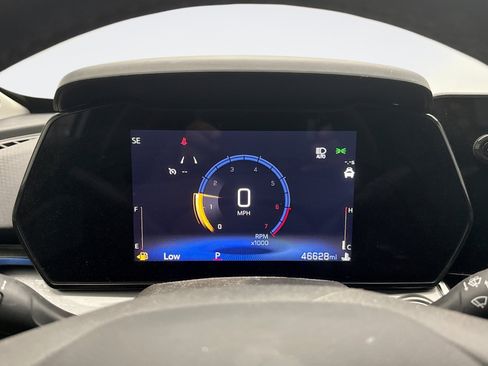 Used 2024 Chevrolet Trax LT w/ LT Convenience Package FWD image 9