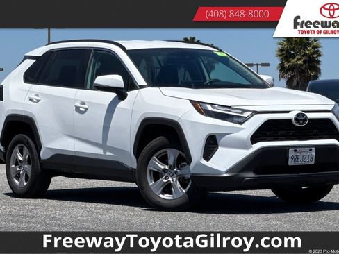 Used 2025 Toyota RAV4 XLE FWD image 1