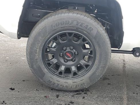 Used 2025 Toyota Tacoma SR5 image 5