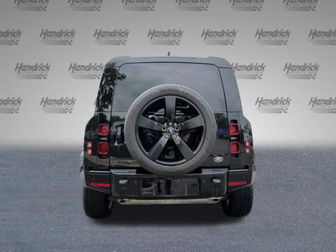 Used 2023 Land Rover Defender 110 X-Dynamic SE image 8