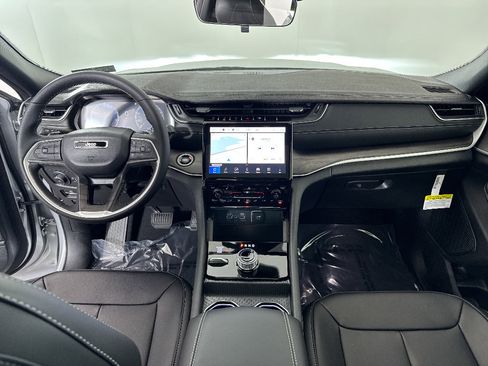 New 2025 Jeep Grand Cherokee L Limited w/ Black Appearance Package AWD/4WD image 5