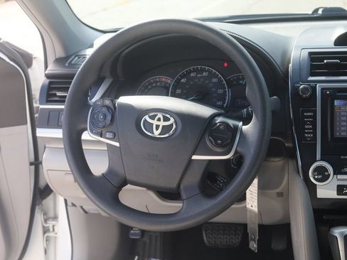 Used 2012 Toyota Camry LE FWD image 6