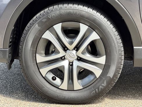 Used 2016 Toyota RAV4 LE FWD image 13