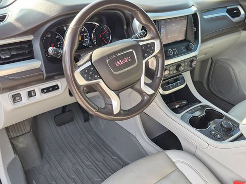Used 2021 GMC Acadia SLT w/ Technology Package FWD image 10