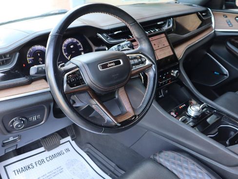 Used 2022 Jeep Grand Cherokee L Summit w/ Advanced Protech Group IV AWD/4WD image 12