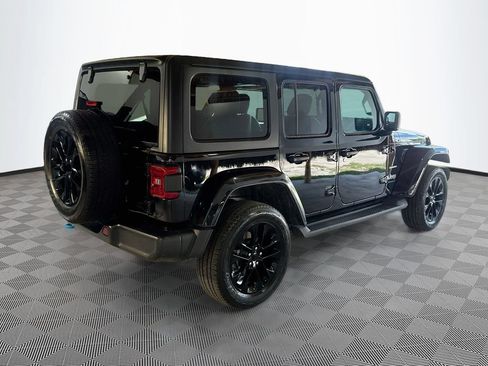 Used 2023 Jeep Wrangler Unlimited Sahara w/ Cold Weather Group AWD/4WD image 6
