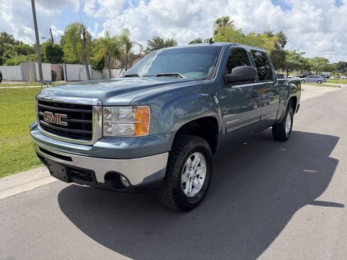 Used 2011 GMC Sierra 1500 SLE w/ Power Tech Package AWD/4WD image 1
