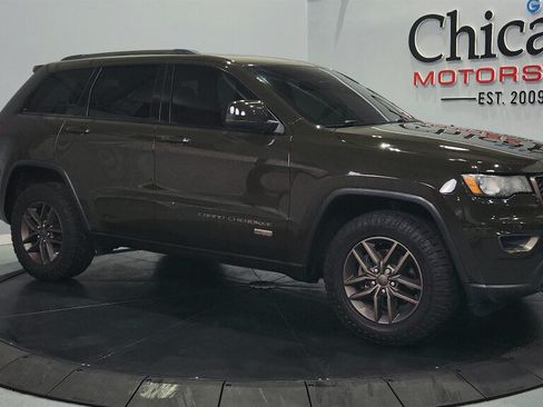 Used 2017 Jeep Grand Cherokee Laredo AWD/4WD image 1