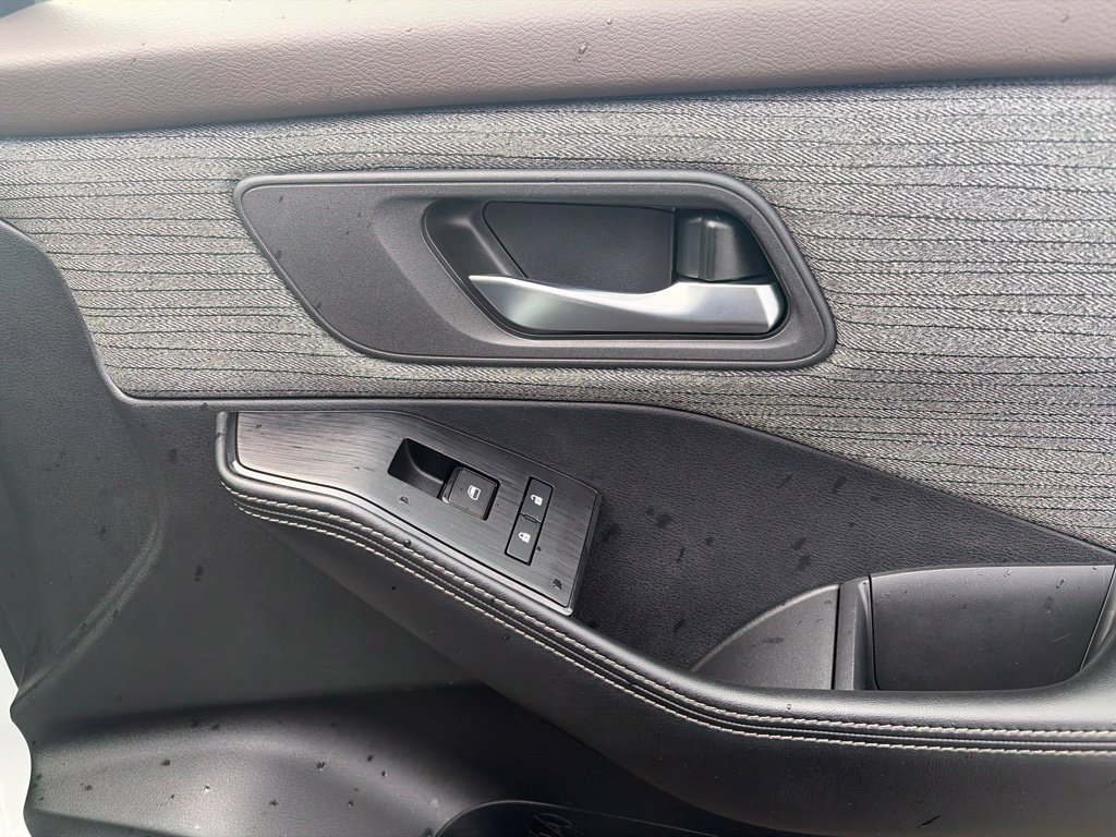 Used 2023 Nissan Rogue SV FWD image 11