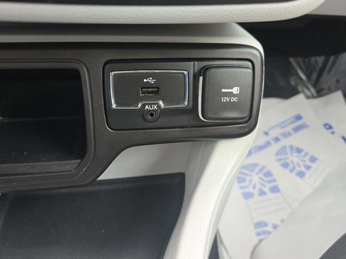 Used 2018 Jeep Renegade Latitude w/ Popular Equipment Group FWD image 31