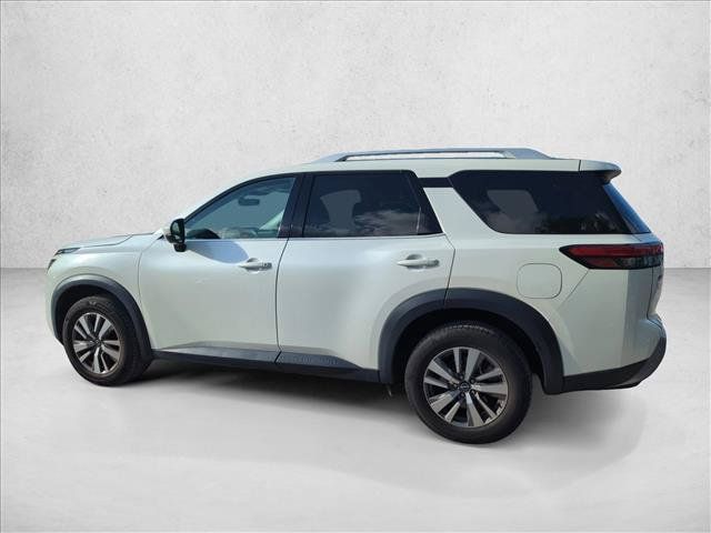 Used 2023 Nissan Pathfinder SL AWD/4WD image 5