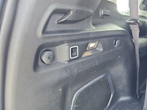 Used 2023 Jeep Grand Cherokee L Limited w/ Luxury Tech Group II image 18