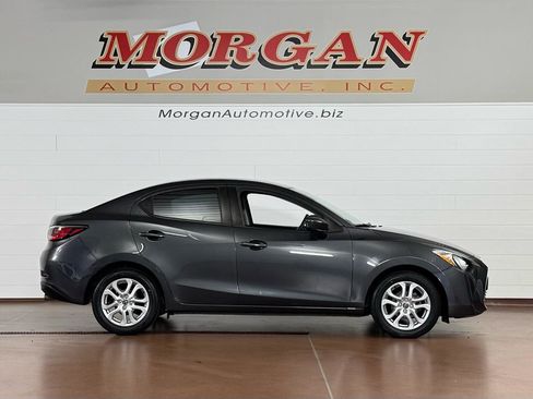 Used 2018 Toyota Yaris iA image 2