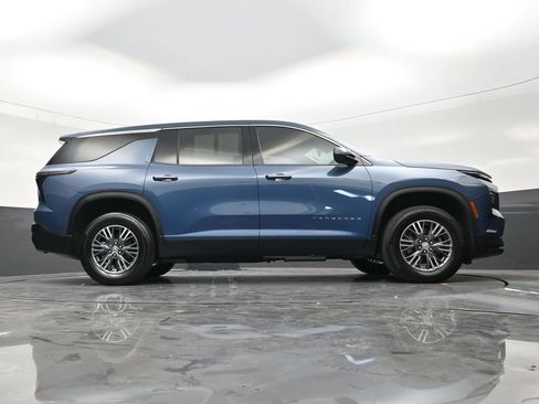 Used 2024 Chevrolet Traverse LS FWD image 26