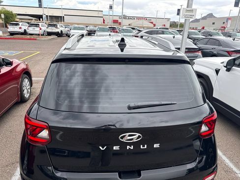 Used 2022 Hyundai Venue SEL FWD image 5