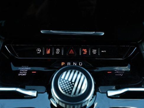 Used 2022 Jeep Wagoneer Series III AWD/4WD image 19