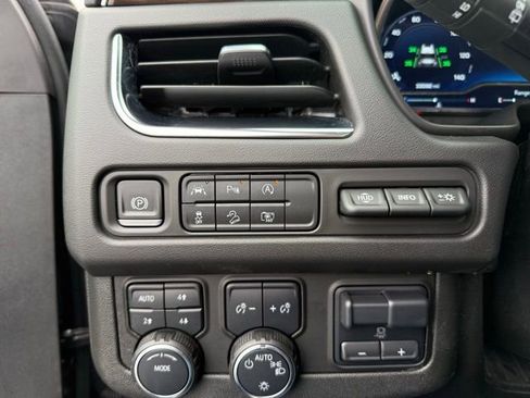 Used 2024 Chevrolet Suburban High Country w/ Premium Package image 26