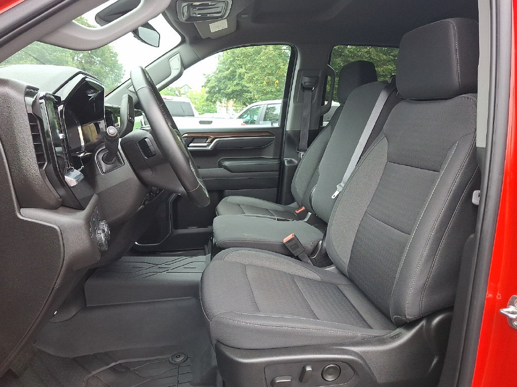 Used 2025 Chevrolet Silverado 1500 LT AWD/4WD image 40