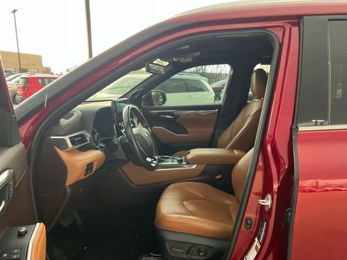 Used 2021 Toyota Highlander Platinum image 26
