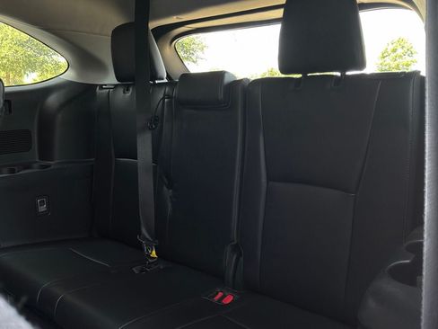 Used 2023 Toyota Highlander Limited FWD image 13