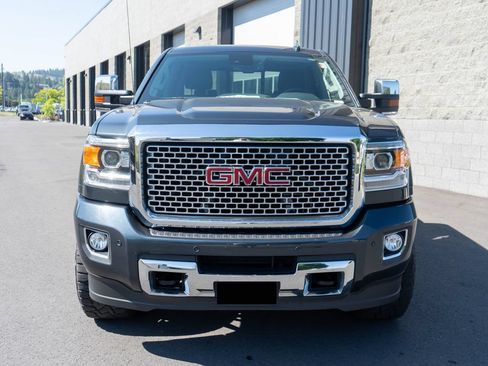 Used 2017 GMC Sierra 2500 Denali w/ Suspension Package, Off-Road AWD/4WD image 2