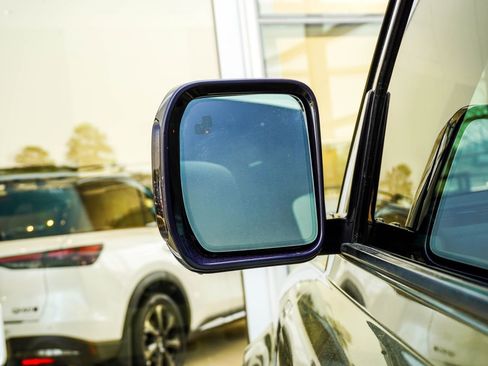 Used 2021 Land Rover Defender 110 X-Dynamic HSE image 14