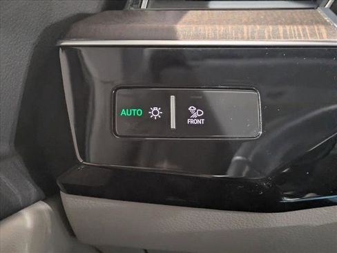 Used 2024 Audi Q8 e-tron Premium Plus w/ Premium Plus Package image 18