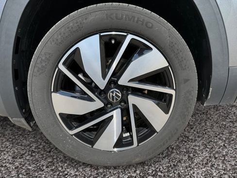 Used 2025 Volkswagen Atlas SE AWD/4WD image 9