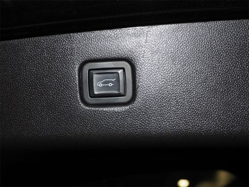 Used 2023 Chevrolet Blazer LT w/ Sound & Technology Package image 13